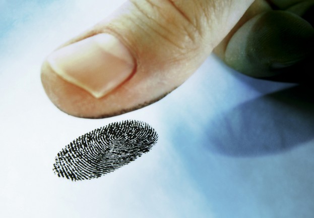 “Do not keep sensitive data on iPhone,” group warns after latex‑fingerprint hack