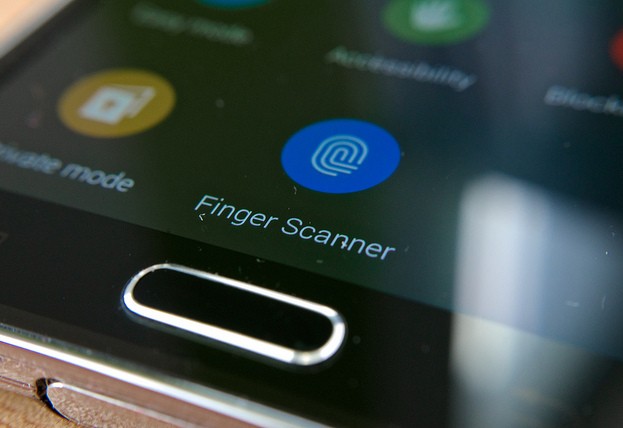 Samsung Galaxy S5 is vulnerable to crude “fake fingerprint” hack