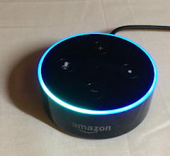 Amazon Eco Dot mit blauem Rand