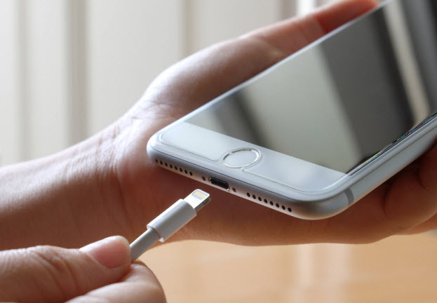 Detectan falla que anula el modo USB restringido que lanzó Apple en iOS 11.4.1