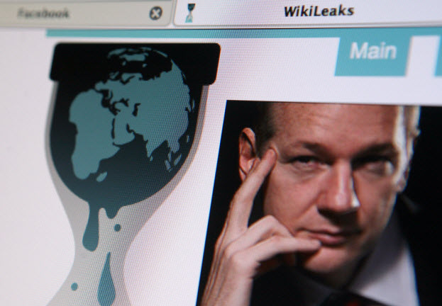 Julian Assange foi preso na embaixada do Equador em Londres