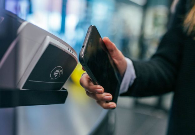Verbraucher halten mobile Bezahldienste für zu unsicher