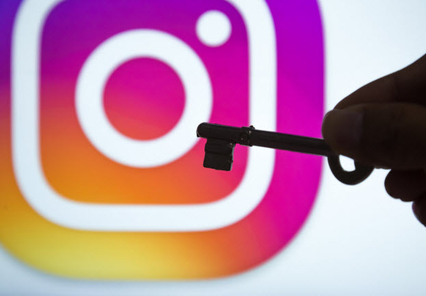 A vulnerability in Instagram exposes personal information of users