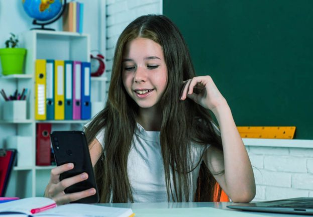 Wie Kids sicher mit Smartphone, Internet & Co umgehen lernen